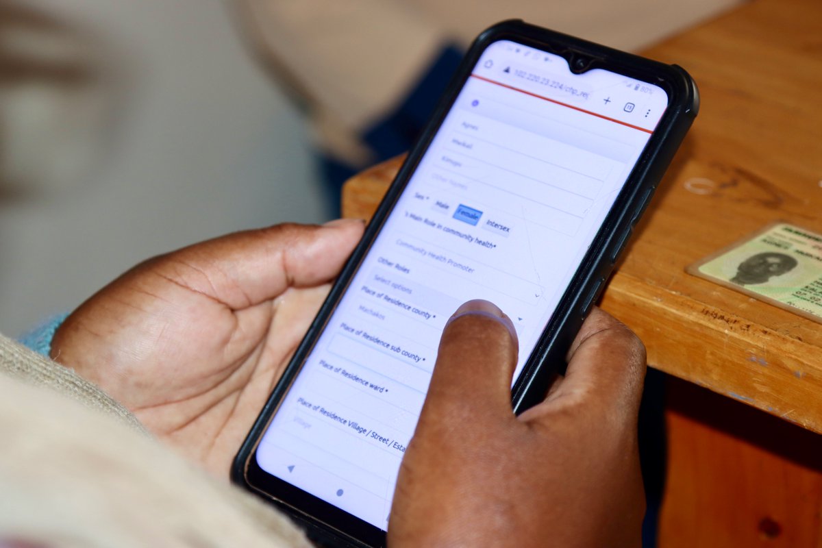 Amref_Kenya's tweet photo. Community Health Workers (CHWs) are the backbone of primary healthcare (PHC), bridging the gap between communities and health services. To enhance their impact, we must register and verify their data in the Kenya Community Health Workers Registry. This ensures proper recognition, training, and resource allocation, improving service delivery and accountability. #SupportCHWs #Amref4PHC @Machakos_Gov @MastercardFdn @Agikunda @weks_note