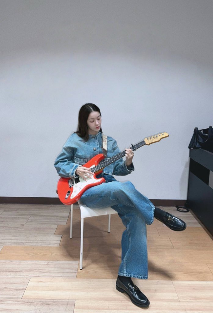 NamtanTipnaree's tweet photo. 🎸✨ https://t.co/RkxKlAn4vz