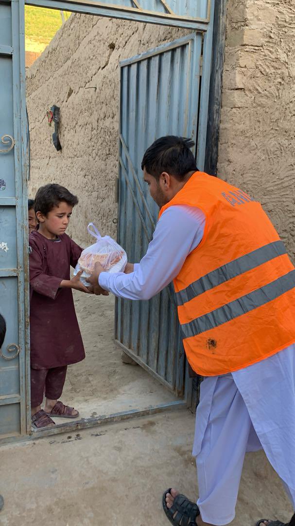 andadernegi's tweet photo. 🌙Afganistan’da Ramazan #ramazan

Ramazan ayının yirminci gününü de geride bırakırken siz değerli bağışçılarımızın katkılarıyla Afganistan’da ihtiyaç sahibi ailelere iftar yemeği ikram etmeye devam ediyoruz.

Allah hayır sahiplerinden razı olsun, birlikte nice iftar sofraları kuruyoruz 😍