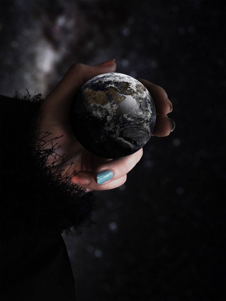 CollagesByN's tweet photo. Let's get the *ball* rolling then (heheheh) 🌎 

1.
I've been playing around in Photoshop since the Creative Suite version 2, or for about 20 years now.
God I'm old. Also, I was just around 9 at that time.
I've also dabbled in VFX with AE, but hadn't had good hardware back then. https://t.co/htubDqhR6C