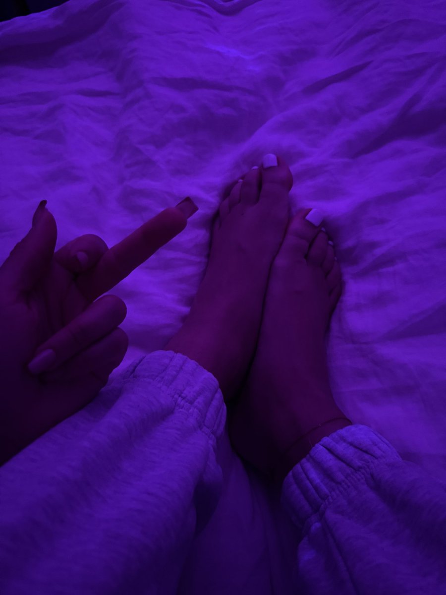 Bist du bereit, dich einer starken, dominanten Herrin zu unterwerfen❓
Suchst du nach Führung, Disziplin und absoluter Hingabe❓
Dann hast du nun die Gelegenheit, deinen wahren Platz zu finden❗️
Ich erwarte loyale und gehorsame Sklaven, die bereit sind, meine Regeln zu beachten!