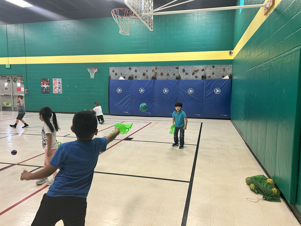 PeDartmouth's tweet photo. @DmeElemRisd kids are having a blast improving their hand-eye coordination with scoops! 🥄💥 Fun games that get their hearts pumping while boosting focus and agility! #ActiveKids #FunFitness #HeartRateUp #HandEyeCoordination @RichardsonISD https://t.co/KpJAOTNOc4