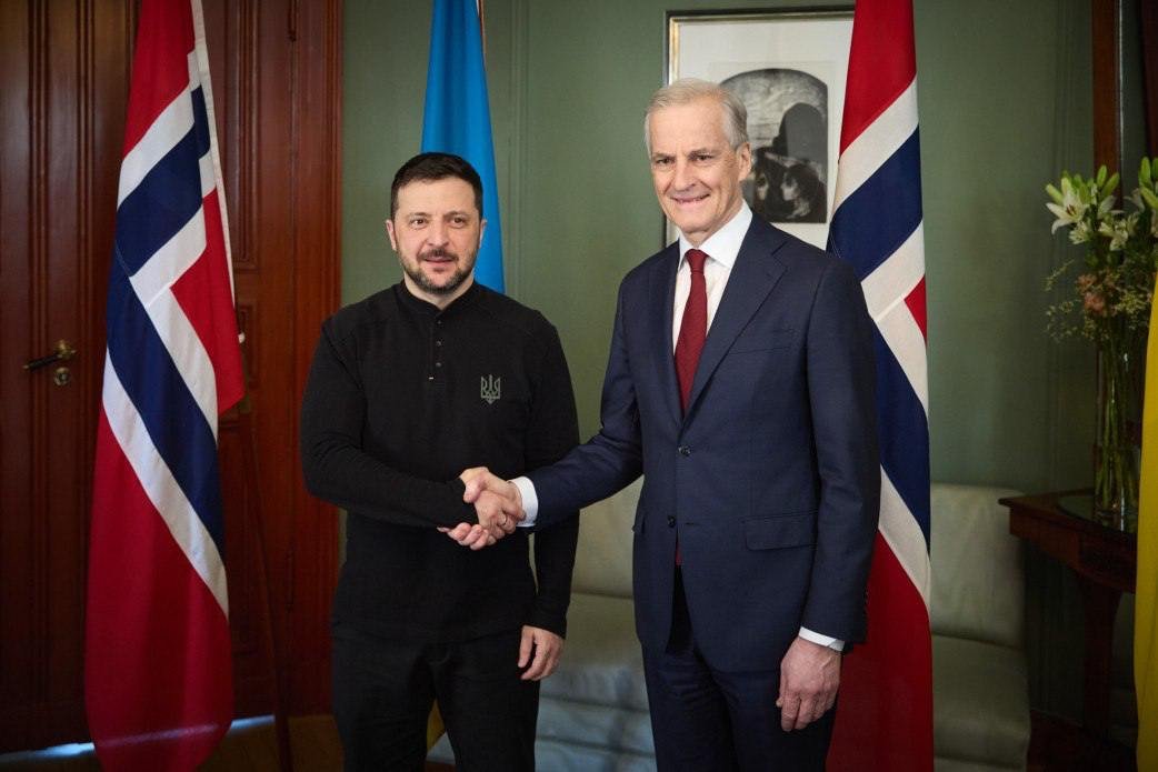 🇳🇴 Norway triples military aid to Ukraine, raising it to $8B.

“This unanimous decision by Parliament will fund artillery, ammunition, drones, and investments in Ukraine’s defense industry,” said PM Jonas Gahr Støre.

He added that Ukraine fights for values that matter to all.