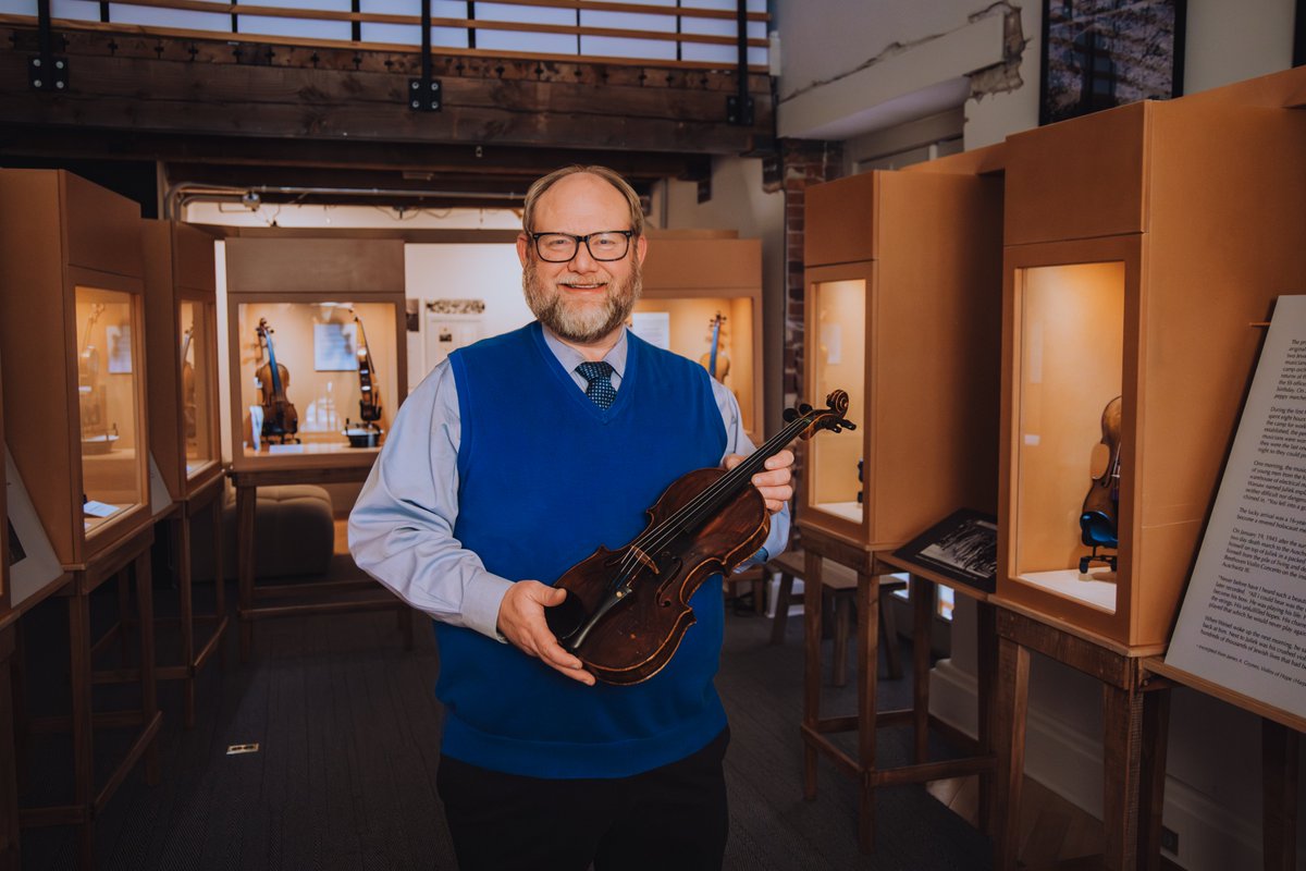 jamesagrymes's tweet image. Motele's Violin is normally on display in the Holocaust History Museum at Yad Vashem: World Holocaust Center, Jerusalem, just footsteps away from an authentic Schindler’s List. The instrument rarely makes its way to the US, so I'm always happy to see it again! #ViolinsOfHope