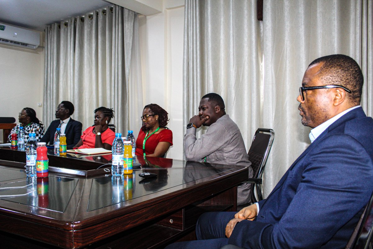 cam_crid's tweet image. Mr Jude Anele, CEO of @ubacameroon  was hosted at #CRID this day. The goal was to engage more with CRID’s administration. After a briefing on CRID&apos;s activities, @Judeanele6 visited a #laboratory and reaffirmed his desire to facilitate #collaboration between the two #institutions.