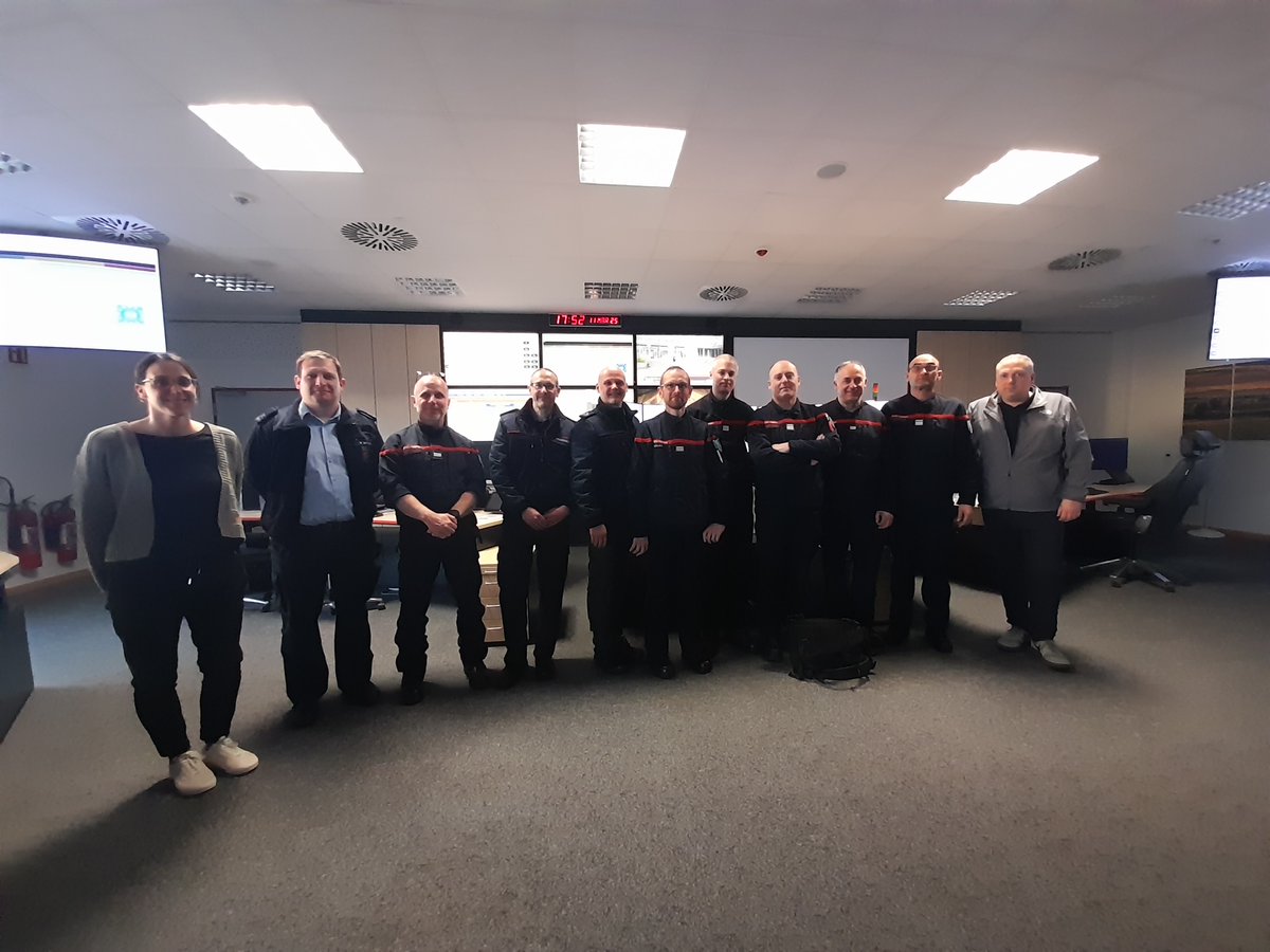 #Coopération | Une délégation de la 3e compagnie d'incendie et de secours de Sarreguemines - Bitche s'est rendue la semaine à Landau en Allemagne pour une visite de la centrale d'appel d'urgence, en présence des pompiers de Hornbach (Land de Rhénanie-Palatinat).