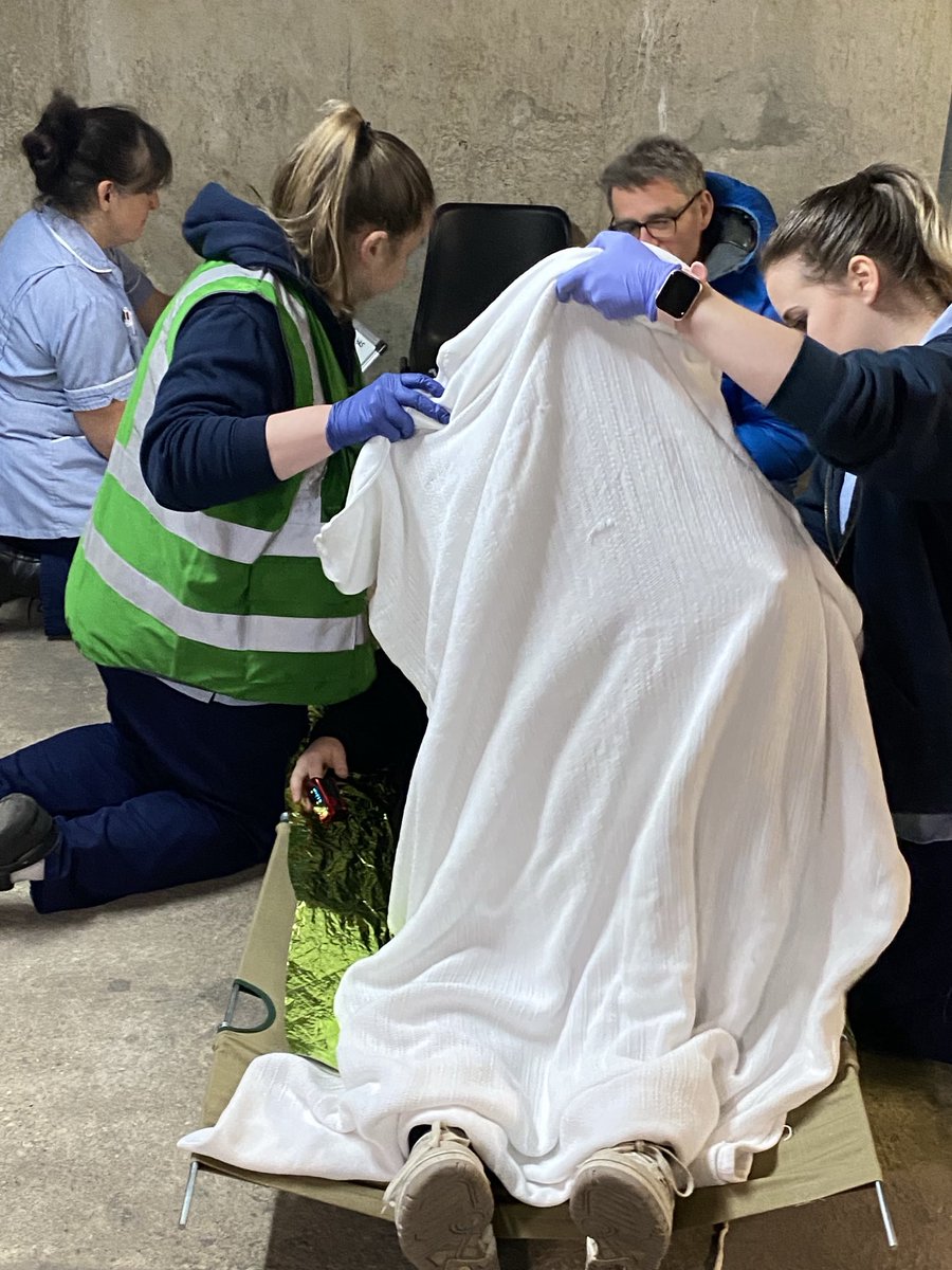 DebbieHolley1's tweet image. And practicing their skills with expert support from Nursing staff and nurse volunteers from across Wessex who come to help us! Green tabards indicate the team leaders ⁦@hss_bu⁩ ⁦@Nursing_BU⁩ ⁦@CypBu⁩ ⁦@BU_ParaScience⁩ ⁦@AnandDPandyan⁩