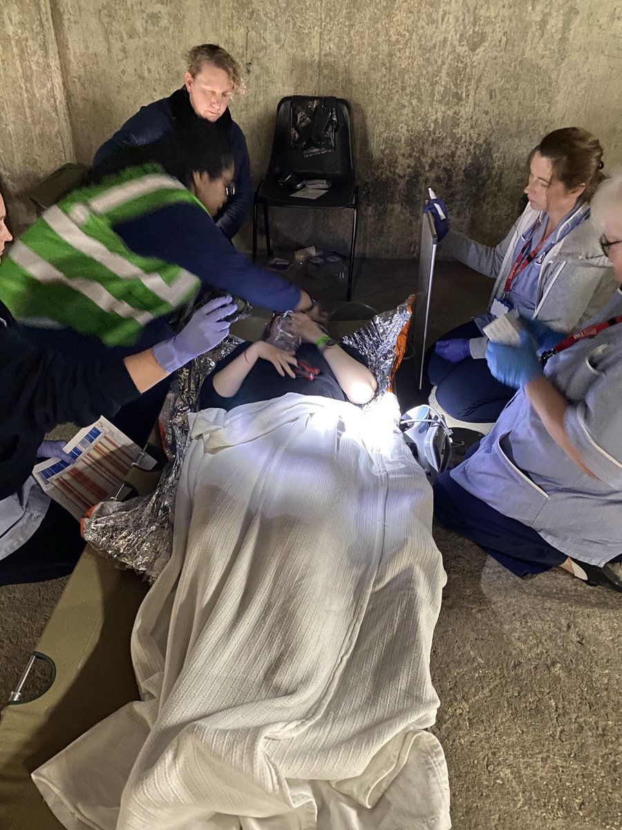 DebbieHolley1's tweet image. And practicing their skills with expert support from Nursing staff and nurse volunteers from across Wessex who come to help us! Green tabards indicate the team leaders ⁦@hss_bu⁩ ⁦@Nursing_BU⁩ ⁦@CypBu⁩ ⁦@BU_ParaScience⁩ ⁦@AnandDPandyan⁩