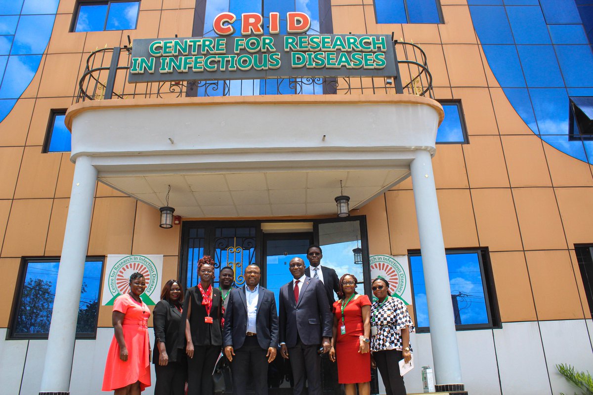cam_crid's tweet image. Mr Jude Anele, CEO of @ubacameroon  was hosted at #CRID this day. The goal was to engage more with CRID’s administration. After a briefing on CRID&apos;s activities, @Judeanele6 visited a #laboratory and reaffirmed his desire to facilitate #collaboration between the two #institutions.