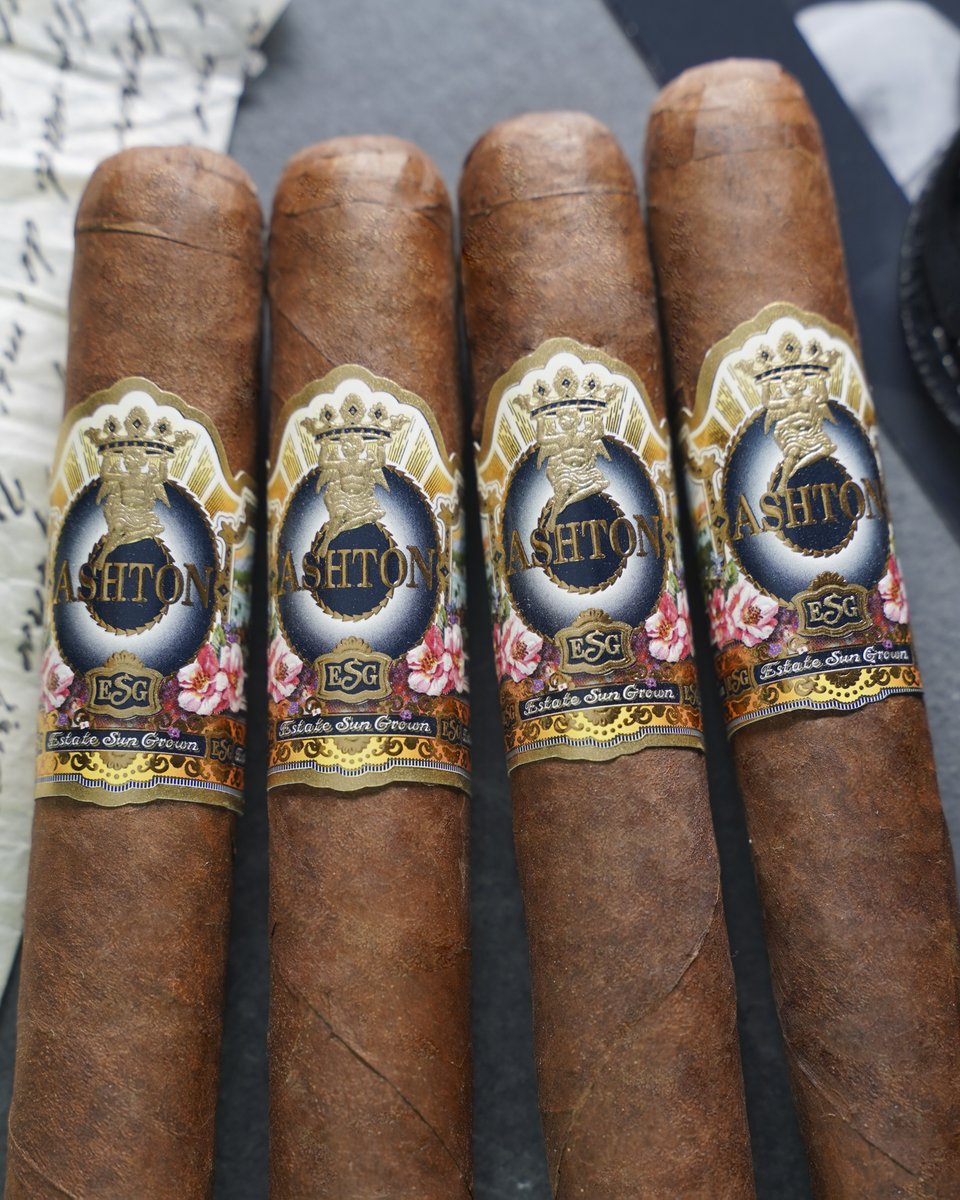 HoltsCigar's tweet photo. Need a special occasion cigar? Look no further than Ashton ESG 👑

@AshtonCigar https://t.co/OPAMU2wU1W