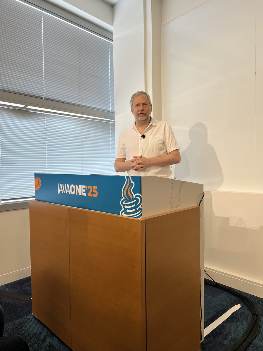 mkheck's tweet image. Next up at @javaone, Cameron Purdy discussing Creating Cloud Native capabilities using the latest features from #Java and the #JVM 😃🙌
