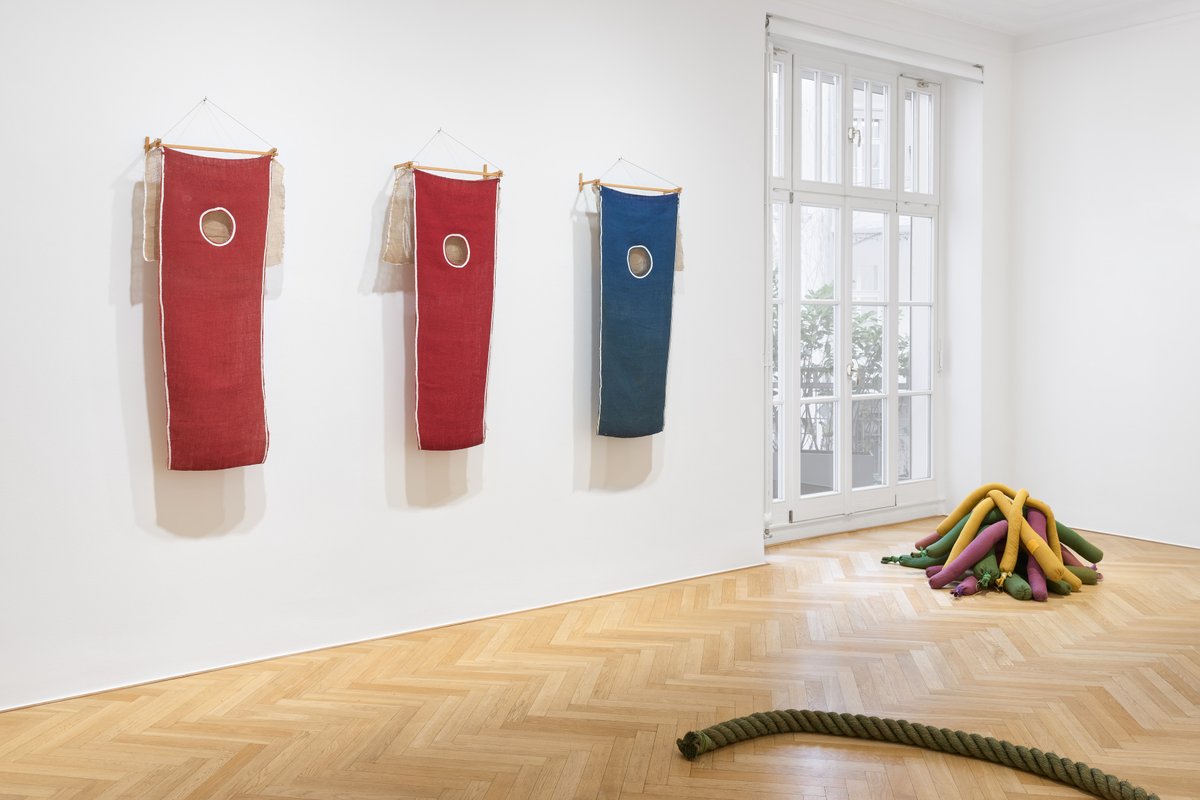 'Sculpture is always going on’ at Galerie Max Hetzler this time last year. The two-site exhibition in Berlin presented Flanagan’s early works at one site, and his more well-known bronzes at another nearby. Installation views courtesy Galerie Max Hetzler. Photo def image.