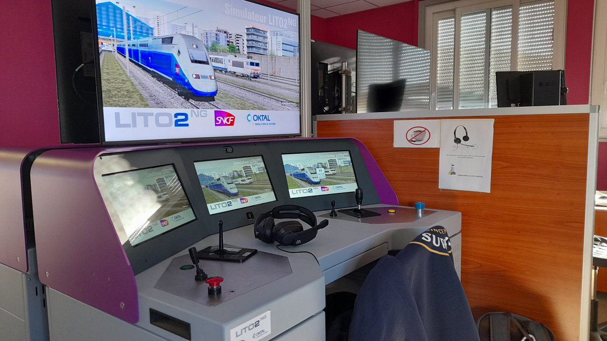 Aujourd'hui on révise et on simule sur un petit simul nommé LITO 
Cela nous permet de revoir  certaines procédures. 
En salle C est l occasion ou on a le droit de se tromper .
#sncf 
#formation
#sécurité