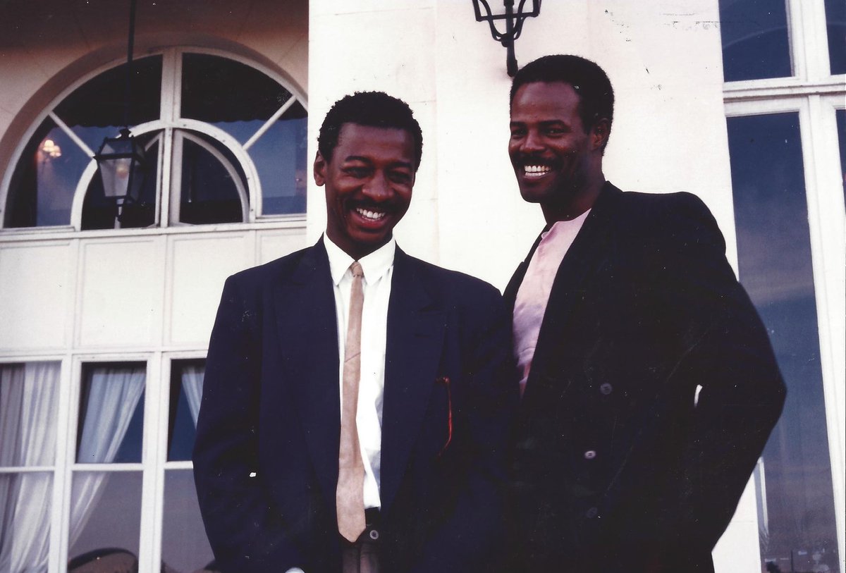 Robert_Townsend's tweet image. HOLLYWOOD SHUFFLE premiered in theaters 38 years ago today! Co-written @KeenenivoryWayans
Music @Patrice_Rushen DP @Peter_Deming Thanks to the Cast and Crew. God bless my 1st producer Carl Craig, gone too soon. Are the themes in the film still relevant? Please leave a comment