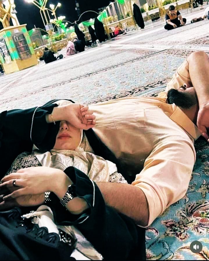Makruh bagi wanita tidur dgn terlentang, karena ditakutkan ada jin (setan) meniduri wanita tsb.

Jin hanya berbeda fisik dgn manusia. Raga manusia terlihat dgn jelas oleh bangsa jin, sedangkan jin tdk kasat mata.
Tetapi kaum jin memiliki hasrat dan nafsu yg sama.