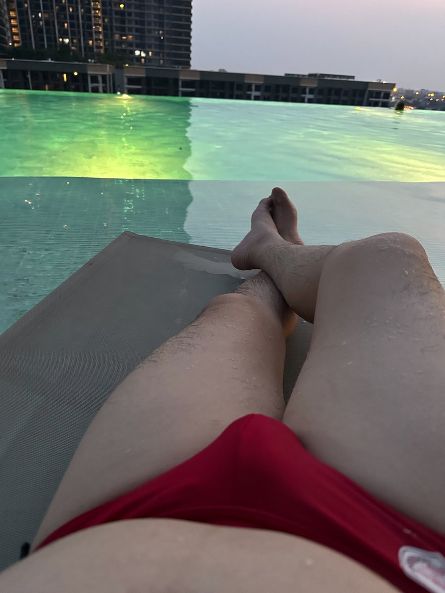 ว่ายน้ำยามเย็น :) บรรยากาศดี