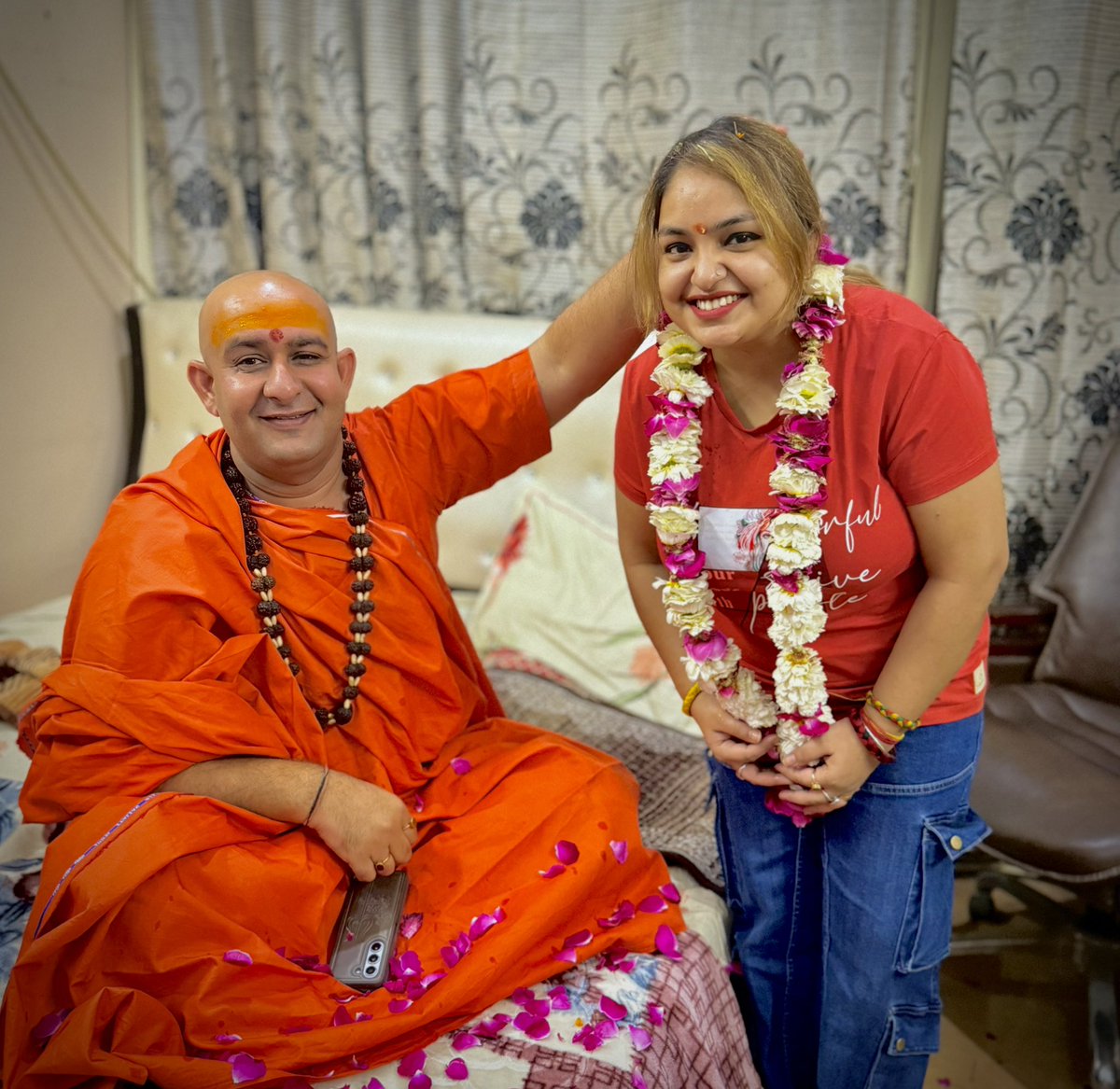 Mahamandaleshwar Niranjani Akhada Shri Shri 1008 Swami Raghvendra Bharti Ji 
Thanks for coming at my place to bless me on my birthday 🎁