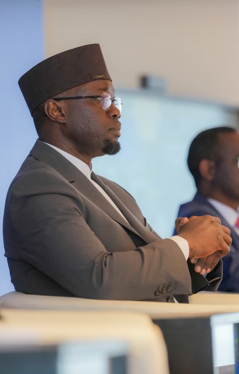 Ousmane dafa gueum sagnsé nak ! Jolie tenue