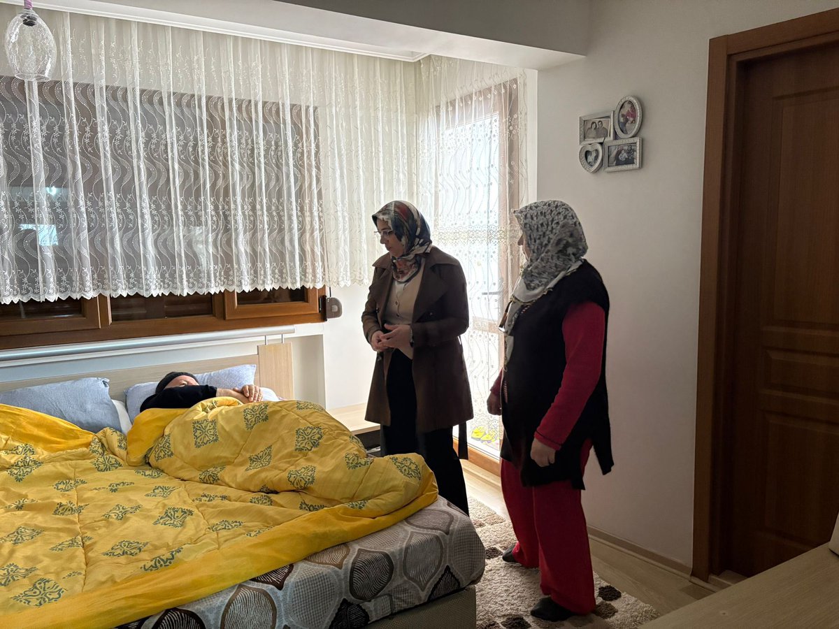 izmirASHM's tweet photo. İl Müdür Yardımcılarımız Zehra HOŞGELDİ ve Adem SOYLU, Ramazan ayı kapsamında hane ziyaretleri gerçekleştirerek ailelerimizin istek ve ihtiyaçlarını yerinde tespit etmişlerdir. Ziyaretlerde vatandaşlarımızla sohbet edilerek Ramazan ayının bereketi ve manevi ruhu paylaşılmıştır.
@tcailesosyal