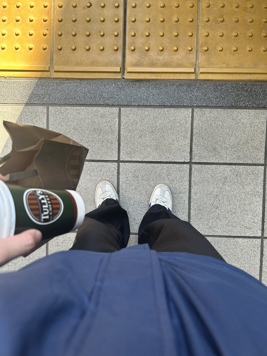 _nibobobo_'s tweet image. 残業と資格勉強の日々、、