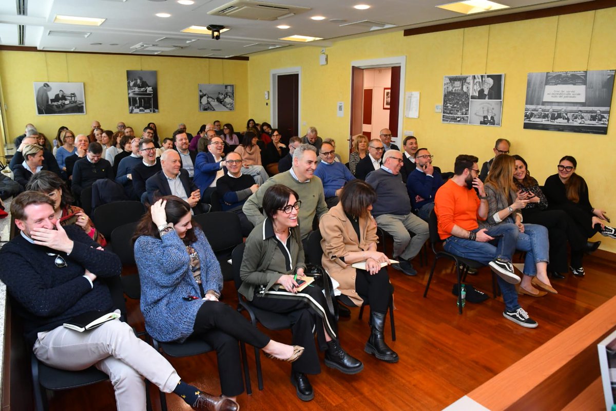 Inas Cisl (@inascisl) on Twitter photo Con enorme piacere abbiamo avuto la visita della nostra Segretaria Generale, <a href="/DanFumarola/">Daniela Fumarola</a> , a cui abbiamo mostrato la coesione del team Inas Cisl di fronte alle nuove sfide che ci vedranno impegnati sul campo insieme alla <a href="/CislNazionale/">CISL Nazionale</a> Con enorme piacere abbiamo avuto la visita della nostra Segretaria Generale, <a href="/DanFumarola/">Daniela Fumarola</a> , a cui abbiamo mostrato la coesione del team Inas Cisl di fronte alle nuove sfide che ci vedranno impegnati sul campo insieme alla <a href="/CislNazionale/">CISL Nazionale</a>