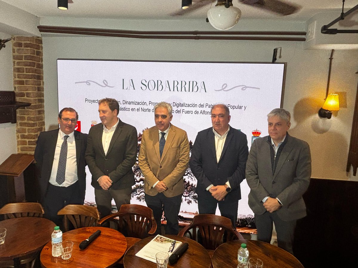 Educar06Diego's tweet photo. ⛪️ Junto al Director General de @patrimoniojcyl en la presentación del proyecto para restaurar y poner en valor el #patrimonio cultural, eclesiástico y popular en 20 pueblos de la #Sobarriba impulsado por @proconsi @cajaruralleon y cofinanciado con 240.000€ por la @jcyl. https://t.co/yIE3Dio6xo