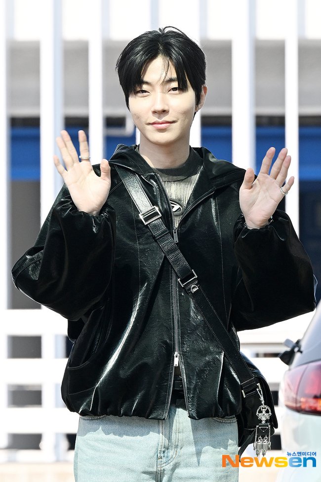 enyeopi's tweet photo. 250320 남미팬미팅 출국 기사사진📷 https://t.co/H8s0ajuHxJ