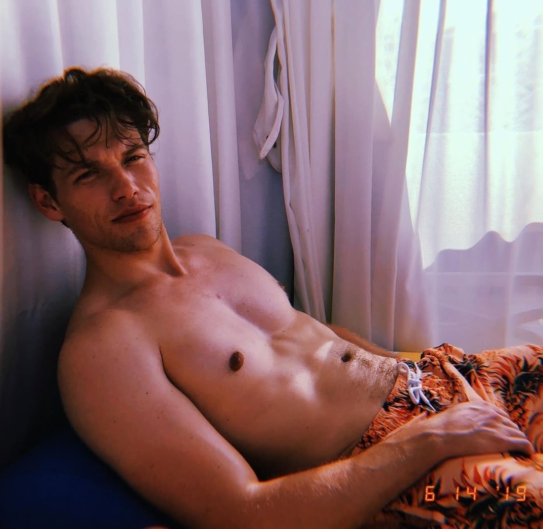 드라마 다머 나왔다가 나중에 구일일 출연한 남배우 내가 알아차린 배우만 3명임... 미남 찾아서 돌려쓰기 하는.....그분... ㅋㅋㅋㅋㅋㅋㅋ 제이크는...