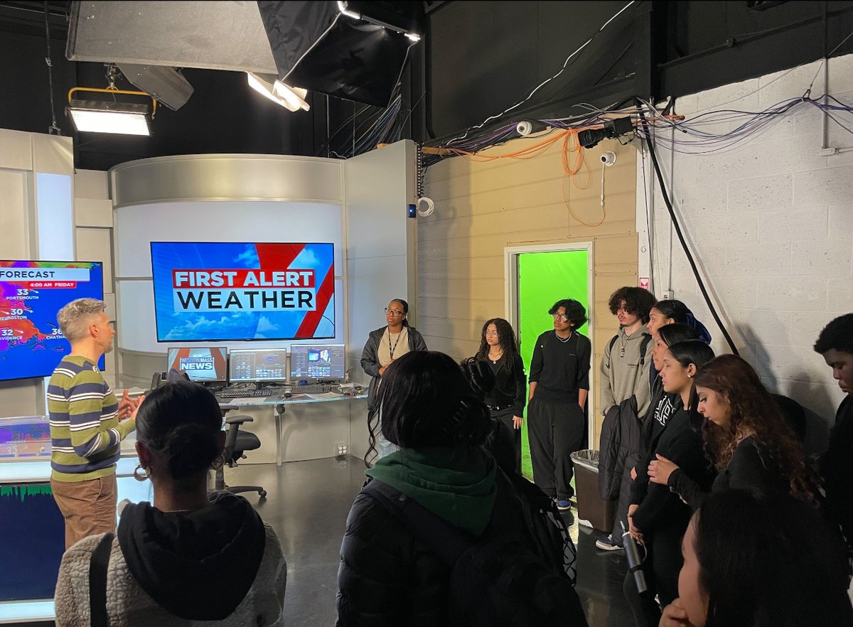 ❓ Benefit of being a GEAR UP Student?

🎥 Exploring lots of different professions!  Recently, our GEAR UP students in Springfield visited Western Mass News Station!

#GEARUPWorks #GEARUP #CareerReady #CollegeReady #CareerExploration