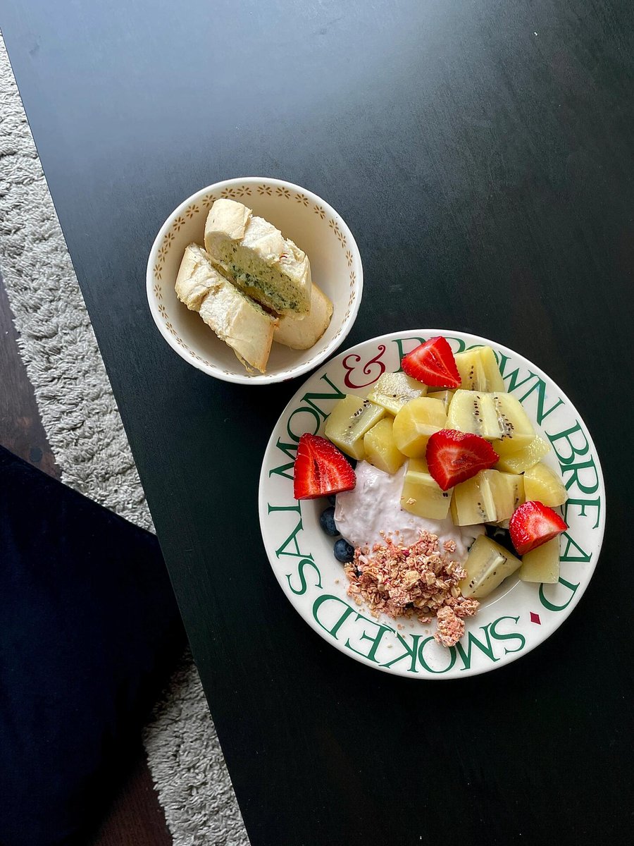SilverthorneEsq's tweet photo. Working hard or hardly working? At least my lunch game is strong! 🍱😋 https://t.co/xCSgIAGeIq