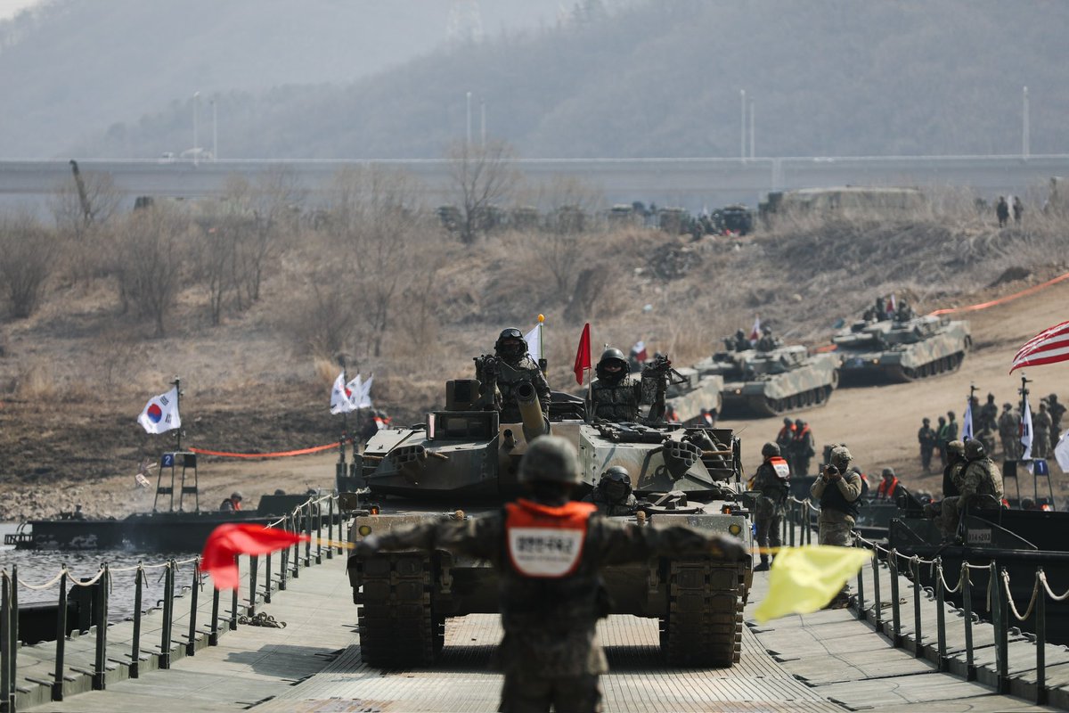 2INFDIV's tweet image. Soldiers from the 2nd Infantry Division Sustainment Brigade, 11th Engineer Battalion conducts combined wet gap crossing operations with the Republic of Korea Army as part of the Freedom Shield 25 training exercise in South Korea, March 20, 2025.
#FreedomShield25
