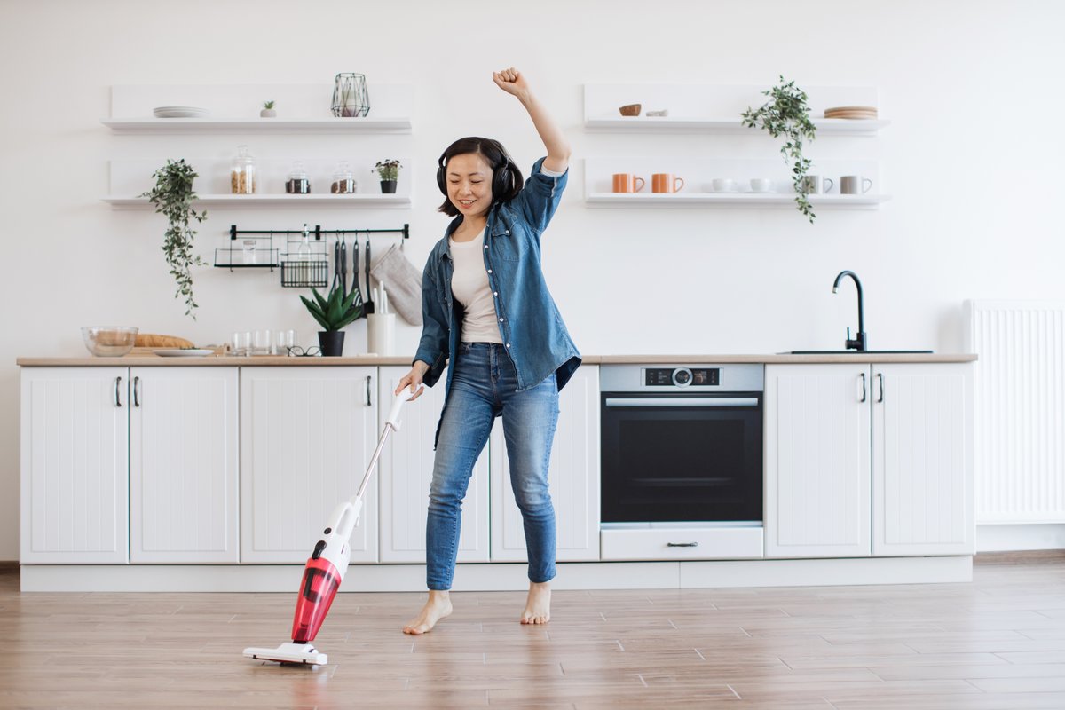 spencerhealth's tweet photo. We all know that doing chores isn't necessarily fun, but there are ways to make them more enjoyable - listen to music, take a dance break, or tackle them with a friend. 

For many, managing medication can feel like a chore, too. So why not make it more enjoyable?

Meet spencer®, the smart medication dispenser that takes the hassle out of medication management and even adds a touch of fun. With its user-friendly design, spencer sits on your counter, dispensing and reminding you to take each dose while allowing you to track your progress with adherence monitoring. 

Because we could all use a little more fun - and a lot less stress - in our routines. 

Learn more about spencer: 
https://t.co/3IKcy1qNEL

#Wellness #Innovation #Stressful