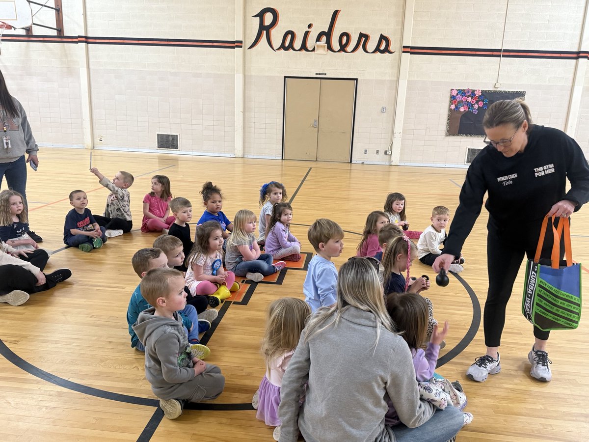 Jr. Raider Latchkey students at the Early Childhood Center welcomed guests for Community Helper Month! Janna Pankey, a Massage Therapist from Janna's Wellness Lab, shared about her career. Tobi Williams, the owner of The Gym for Her, also shared her passion for fitness.