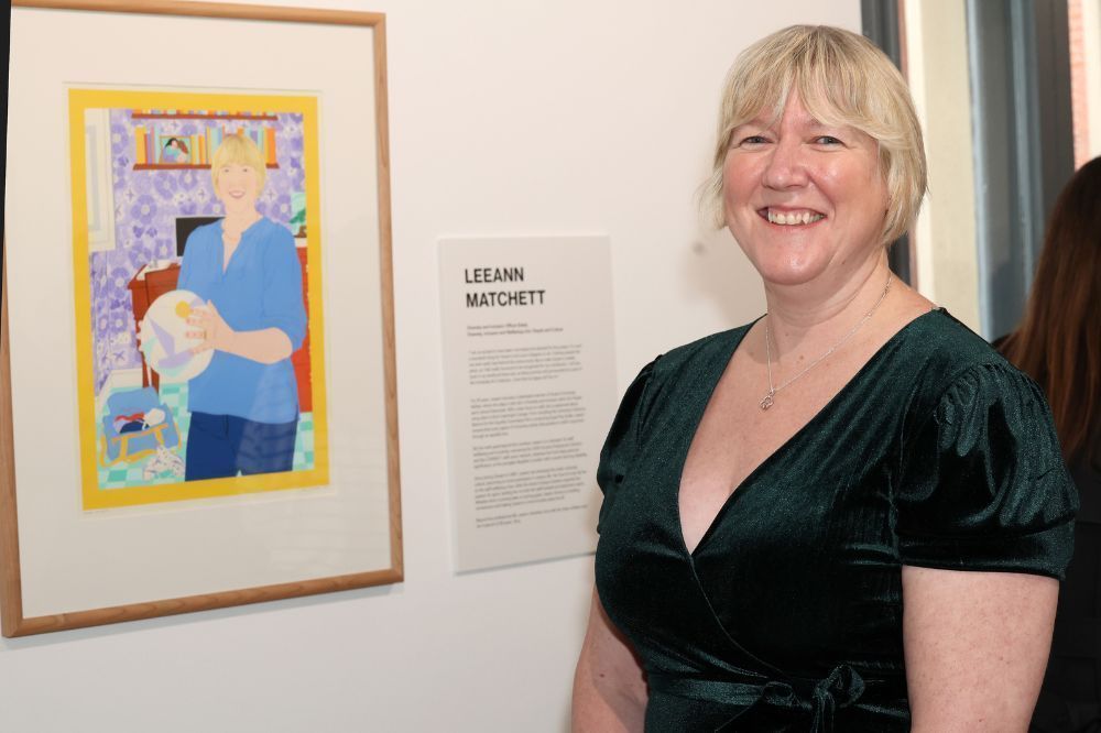 QUB People and Culture (@qubpeoplefirst) on Twitter photo Congratulations to People and Culture's Leeann Matchett on being featured in 'In Good Company: Portraits of Queen’s Women', a powerful exhibition celebrating 15 inspiring women from <a href="/QUBelfast/">Queen's University Belfast 🎓</a>. Such a well-deserved recognition! 🎉👏
▶️ go.qub.ac.uk/IWDPortraitExh…
#LoveQUBstaff Congratulations to People and Culture's Leeann Matchett on being featured in 'In Good Company: Portraits of Queen’s Women', a powerful exhibition celebrating 15 inspiring women from <a href="/QUBelfast/">Queen's University Belfast 🎓</a>. Such a well-deserved recognition! 🎉👏
▶️ go.qub.ac.uk/IWDPortraitExh…
#LoveQUBstaff