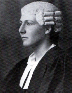 Dr Helen Fry | WWII Historian (@drhelenfry) on Twitter photo Jane Archer was MI5's first female officer.
By 1929, she was in sole charge of MI5's department for Soviet espionage in the UK.
Her career with MI6 was disrupted when double agent Kim Philby moved her aside, fearing that she'd unmask him as a traitor.
Let's explore:
(🧵) Jane Archer was MI5's first female officer.
By 1929, she was in sole charge of MI5's department for Soviet espionage in the UK.
Her career with MI6 was disrupted when double agent Kim Philby moved her aside, fearing that she'd unmask him as a traitor.
Let's explore:
(🧵)