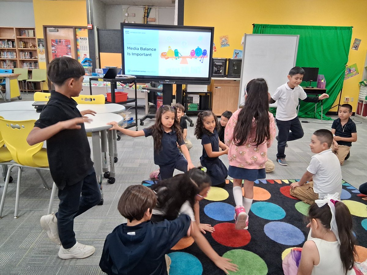 KSosa95927552's tweet photo. Digital Citizenship Week covering Media Balance. We understood balance through a balancing contest. First grade really impressed!
#dallasisd #disdlibraries #dallasisdlibraries #margaretbhenderson @Henderson_M_B https://t.co/H6xDBSwKqH