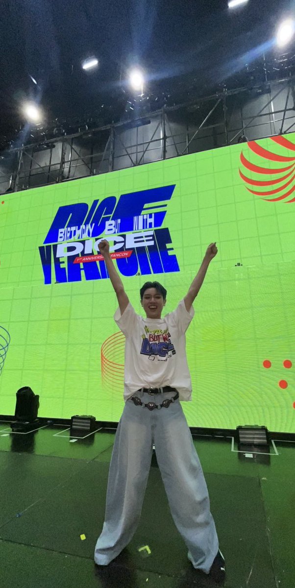 CHEESEchayapol's tweet photo. Dear International PRIZE,

I am thankful to everyone for coming to our FanCon.
I appreciate that you guys like our shows and cheer us. ❤️

See you again next time!

#BirthdaybutwithDICE
#DICEYEARONE
#CHEESEchayapol https://t.co/z1kiWTO5Fr