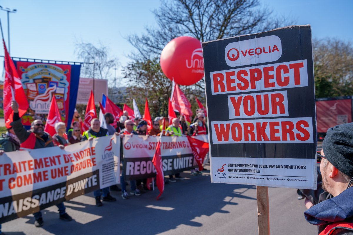 UniteNEYH's tweet image. 🚨 Strike - Veolia
We have given Veolia and #Sheffield City Council every opportunity to end this dispute.
It's time our members are given the respect they deserve.
@UniteTheUnion @lacgtcommunique #UniteNEYH