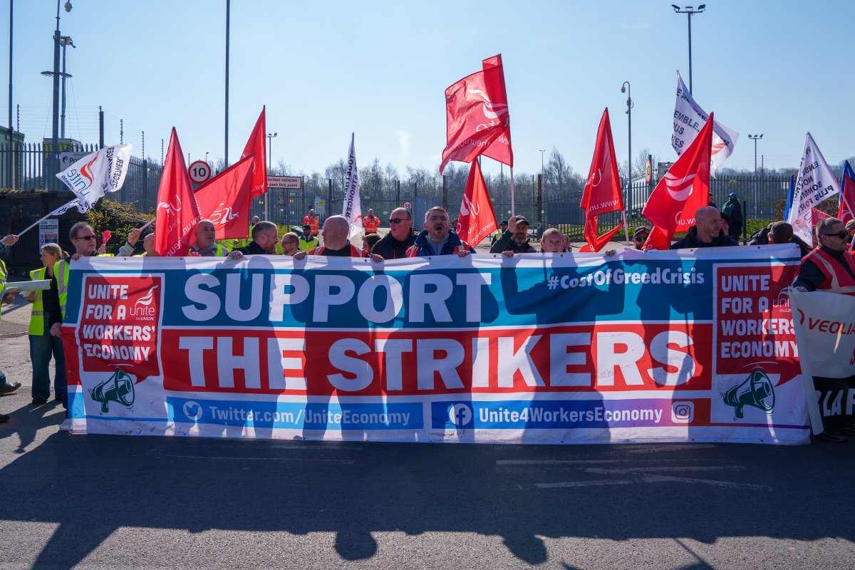 UniteNEYH's tweet image. 🚨 Strike - Veolia
We have given Veolia and #Sheffield City Council every opportunity to end this dispute.
It's time our members are given the respect they deserve.
@UniteTheUnion @lacgtcommunique #UniteNEYH