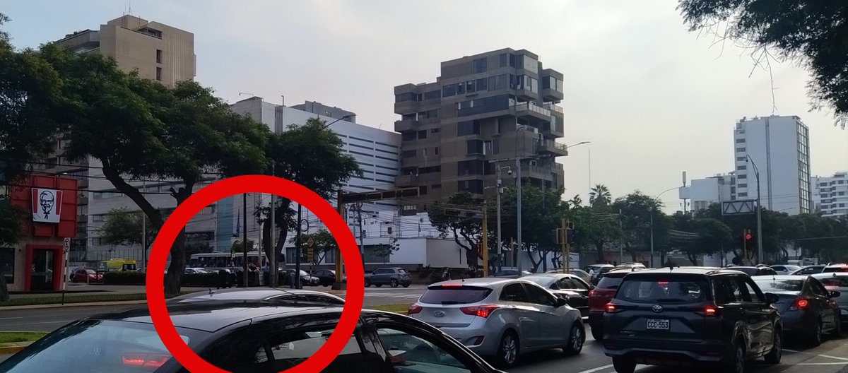 xOCOx's tweet photo. @ATU_GobPeru @RadioNacionalFM @DiarioElPeruano @Agencia_Andina @canalN_ @exitosape @RPPNoticias @diariocorreo @larepublica_pe @atvmasnoticias @noticias_tvperu Hablando de informalidad, el rojo 201 cambió de ruta de Javier Prado a 2 de mayo? Van varios días https://t.co/DtX2101Cej
