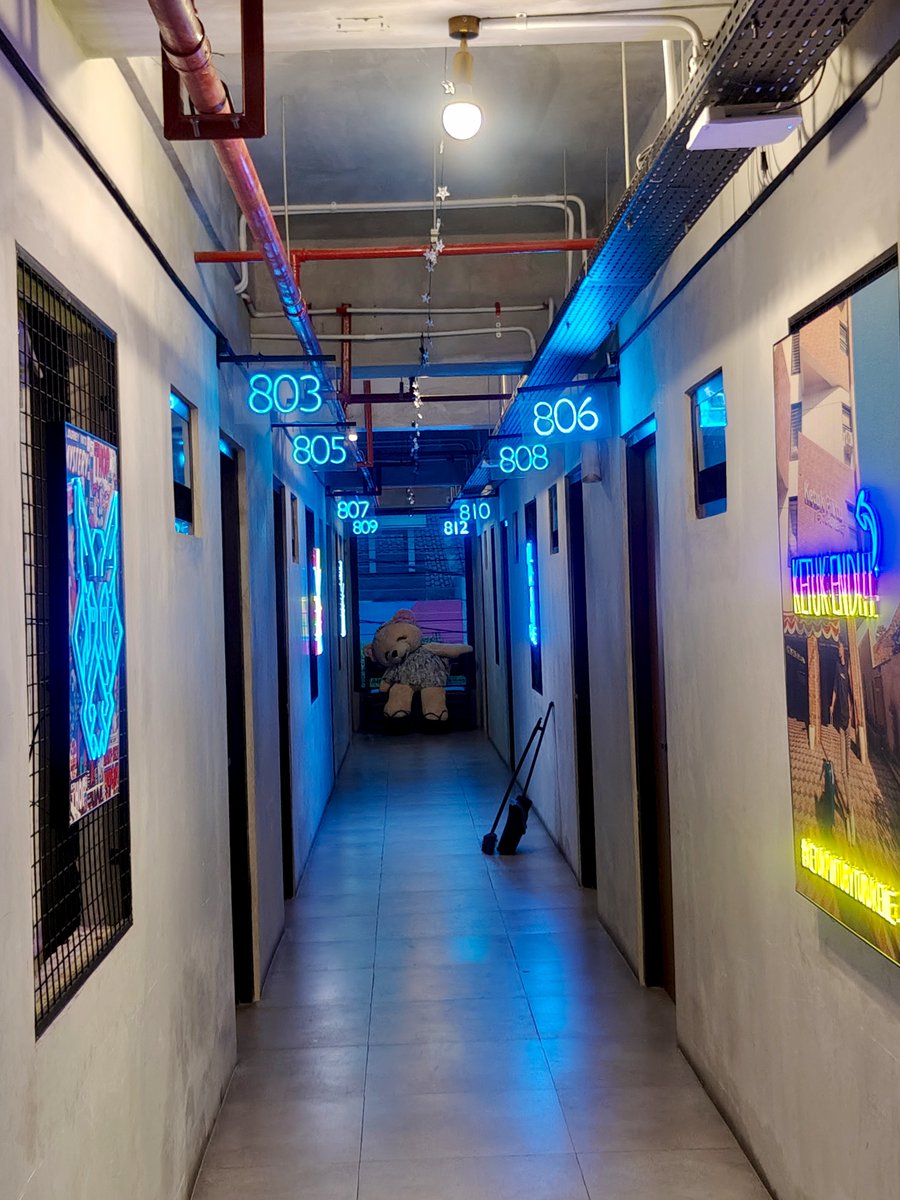 Gokil, hotelnya nyediain PS5 dengan TV segede gaban 😂

Hotel di Jogja nih gaes, buat kalian yg nanti mau mudik atau libur lebaran di Jogja, nginep di sini aja. Hotelnya cakep, industrialis, pake Google Nest di kamar, bisa main PS5 sepuasnya 🤣

Like &amp; bookmark biar ga lupa!