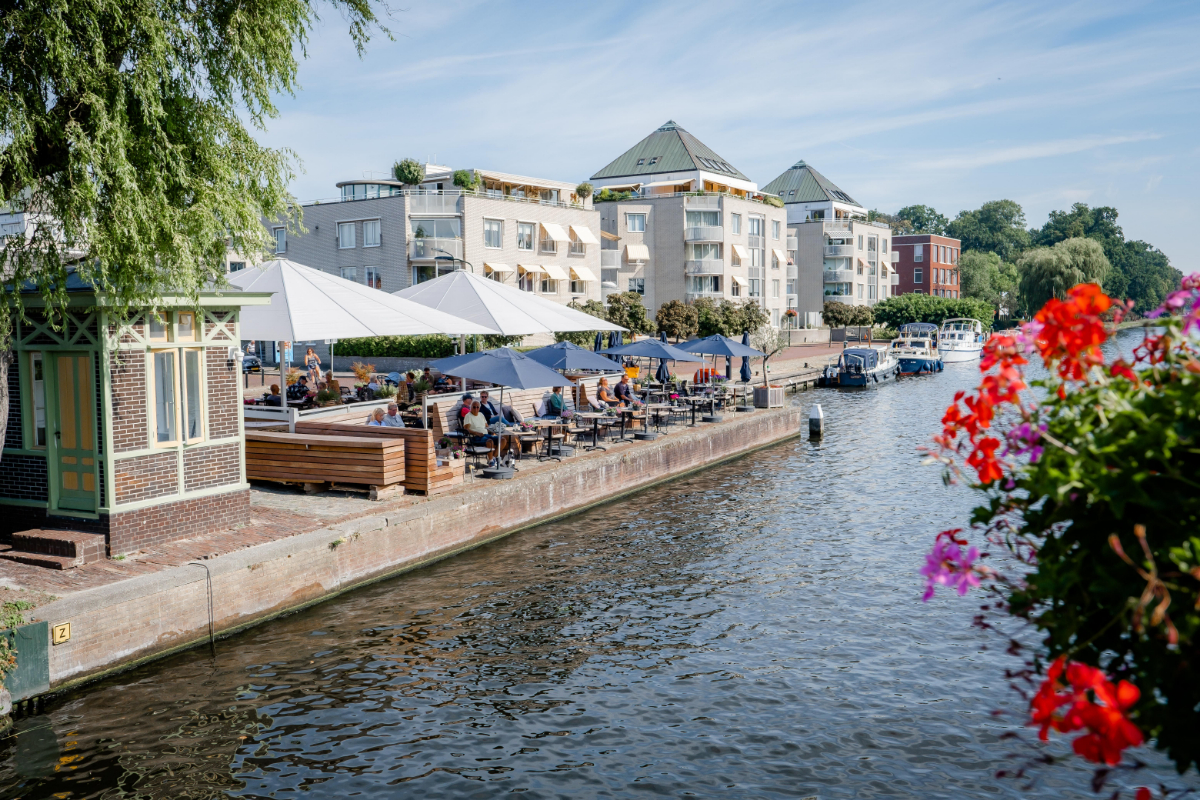 Woon of werk je in Voorburg? Zorg dan dat je 26 maart om 19:00 uur in de Oude Kerk bent en denk mee over de toekomst: hoe blijft Voorburg een fijne plek om te wonen en werken? Moeten we meer bouwen of juist slimmer omgaan met de ruimte? ➡️ bit.ly/4kl3Cdd