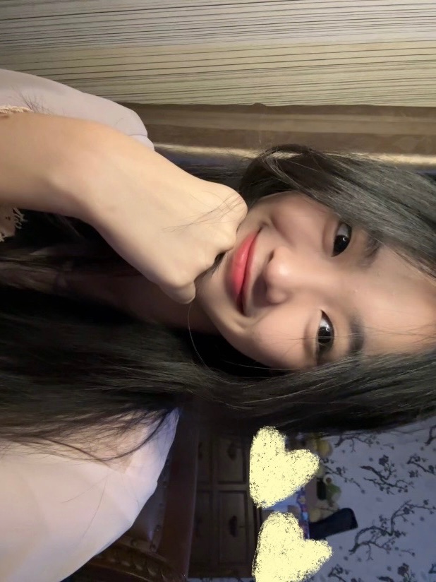 CErine_JKT48's tweet photo. terimakaasiii video call untuk bulan iniii!! 🩷 selalu seru ngobrol dengan kalian😆 walaupun ngomongin nendang angin gapapah aku terima✌🏻tidak sabar bulan depan kita bertemu laagii yaaa!!! so grateful to have you all <3 timakaacii🤍 https://t.co/c69gn6M9qK