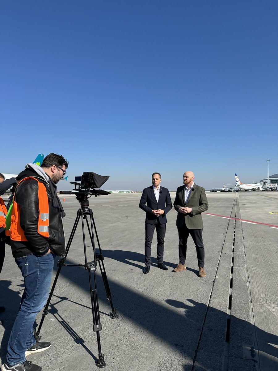 MattFieldUK's tweet photo. ✈️ Dnes na letišti, ale nikam neletím.

❗️Pokud se však někdo z vás chystá do 🇬🇧Spojeného království, nezapomeňte, že od 2. dubna potřebujete registraci ETA.

Víc info: https://t.co/aqHeCjurYy

Díky @PragueAirport. https://t.co/gxmgJ3ZsIF