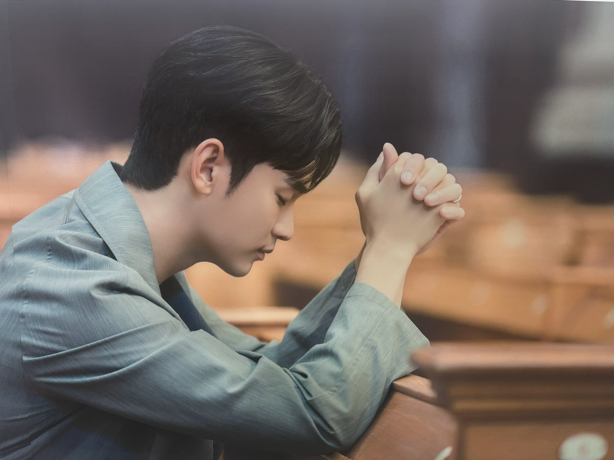 久しぶりに「涙の女王」見たけど、
やっぱりスヒョンさんの演技が好き。
これからも俳優の姿が見られるように強く願います。

#キムスヒョンを守れ
#KimSooHuyn
#涙の女王