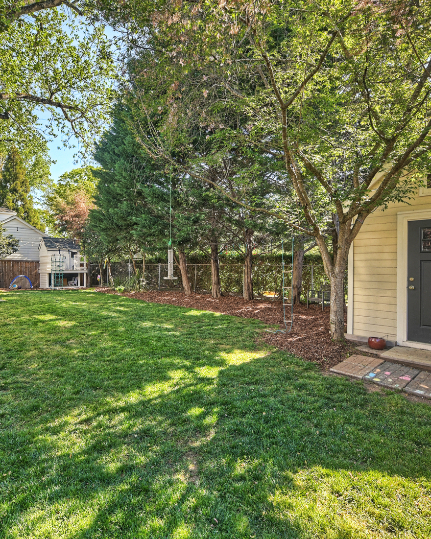Coming Soon! 🏡
📍3133 Selwyn Avenue Charlotte, NC 28209 

Charming Myers Park Colonial home featuring classic architectural details throughout.

3 Beds | 2 Baths | 1 Partial Bath | 2,484 SqFt 

Contact Sarah Szczodrowski at sarah@dickensmitchener.com to learn more!