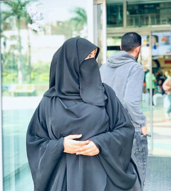 ayshayman1's tweet photo. بدترین ہیں وہ لوگ جو انسانوں کو مختلف فرقوں اور ذاتوں میں تقسیم کر دیتے ہیں۔ https://t.co/3moWifmN1Y