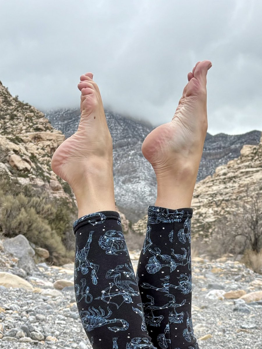 Im adding more beauty to the landscape! #highestarchedfeet #higharches #dancersfeet #dancerspointe #beautifulview #redrockcanyon