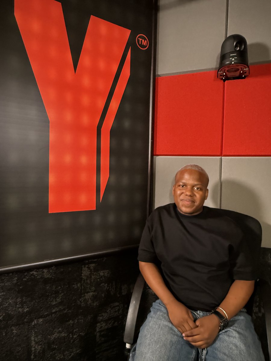 Yfm's tweet photo. Today we had a great time hosting #TheLunchLeague with Xolani Mazibuko who goes by the radio name Lannie Mwelase. He took a flight all the way from the Western Cape because he wants to be the next young new voice of Y.
#SwitchBeTheNextS4 https://t.co/CG208DjhYS