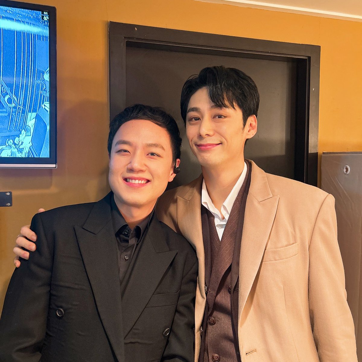 [#음악극 #노베첸토]

#주민진 화자(팀 투니)
#조영훈 피아니스트

첫 공연이 종료되었습니다
항해를 함께해 주신 관객 여러분 감사합니다🌊

-
𝐍𝐎𝐕𝐄𝐂𝐄𝐍𝐓𝐎
2025.3.19 - 2025.6.8
예스24스테이지 2관